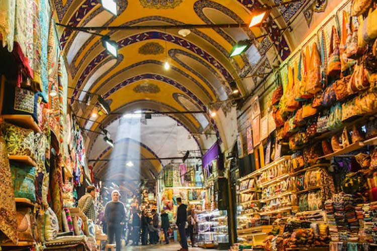 از مسجد آبی تا بازار بزرگ استانبول چقدر راه است؟