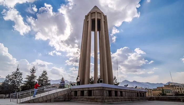 ارامگاه بوعلی سینا همدان