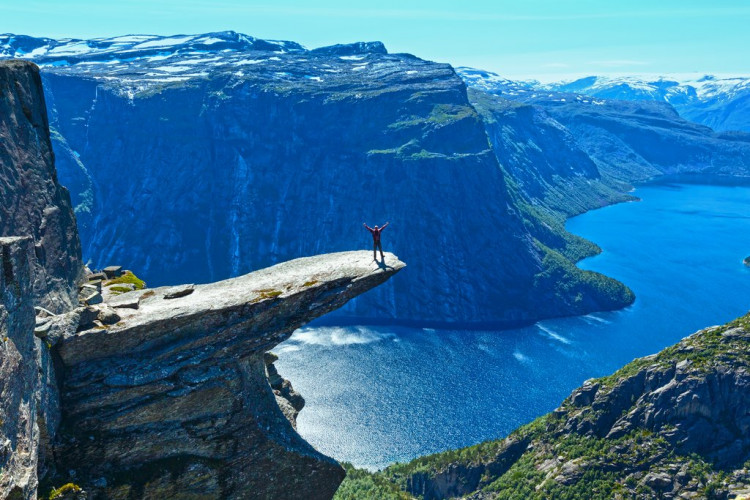 Trolltunga این جای فوق العاده را تماشا کنید