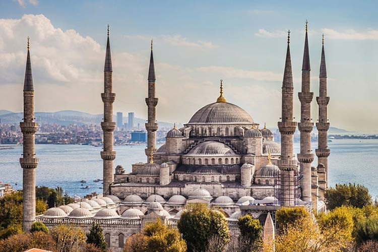 آیا پاییز فصل مناسبی برای سفر به استانبول است؟
