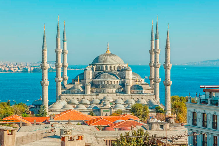 با تور به استانبول برویم یا بدون تور؟