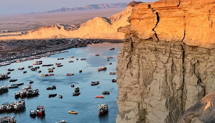 ساحل صخره ای بریس چابهار