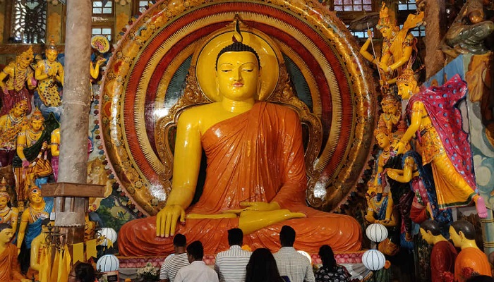 داخل معبد گانگارامایا سریلانکا