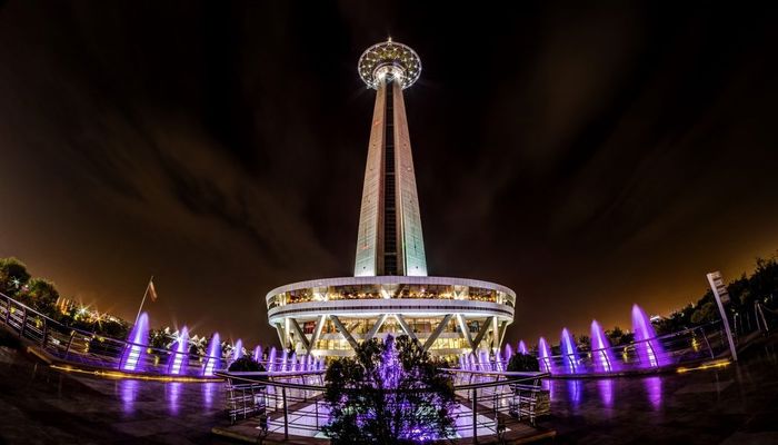 برج میلاد در شب