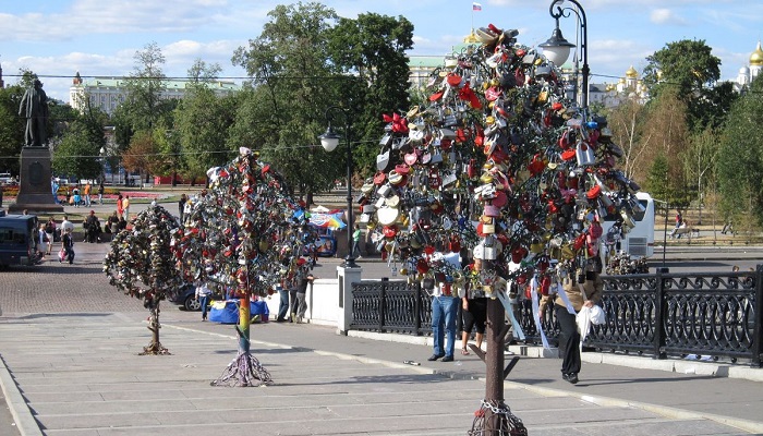 پل عشاق از جاهای زیبای مسکو