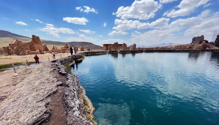 دریاچه تخت سلیمان کجاست