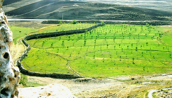 سنگ اژدها تخت سلیمان