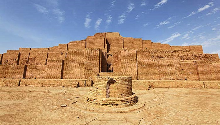 زیگورات چغازنبیل از جاهای دیدنی نزدیک کاخ آپادانا