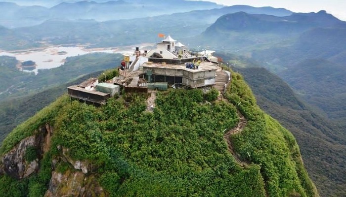 صعود به قله ادم در سریلانکا