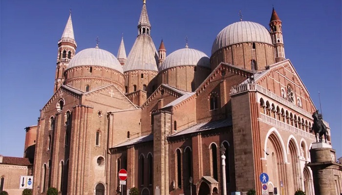 کلیسای سنت آنتونی پادوا استانبول