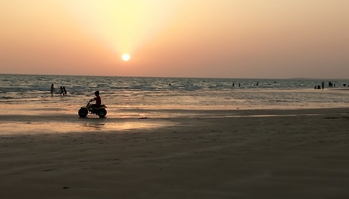 ساحل گناوه از جاهای دیدنی گناوه در شب