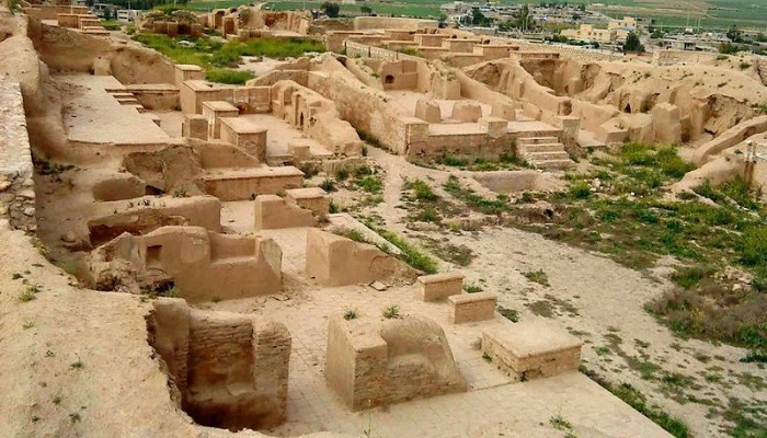 ویرانه های کاخ آپادانا در شهر شوش