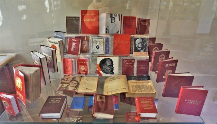 موزه کتاب های مینیاتوری باکو