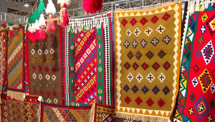 گلیم سوزنی از سوغات کیش
