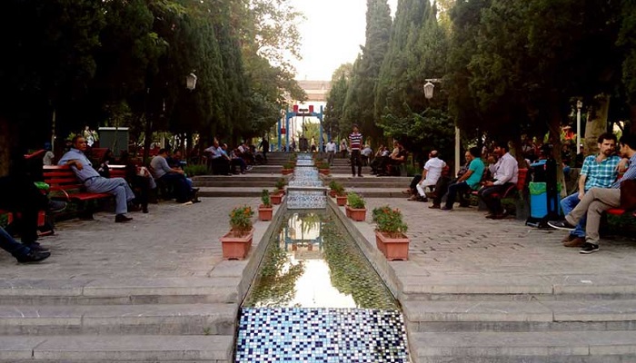 پارک دانشجو از بهترین جاهای دیدنی تهران در شب
