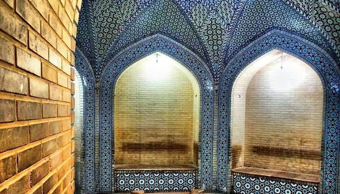 داخل آرامگاه سعدی شیرازی