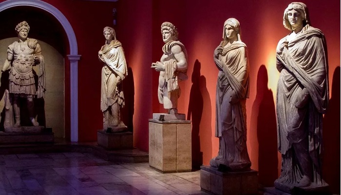 تالار امپراتورها موزه باستان شناسی آنتالیا