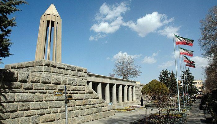 آرامگاه بوعلی سینا در همدان
