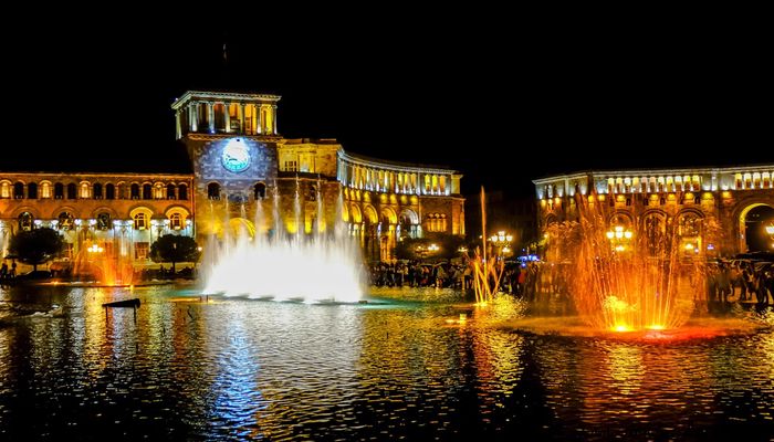 میدان جمهوری برای شبگردی در ایروان