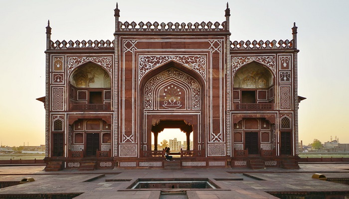 آرامگاه اعتمادالدوله از جاهای دیدنی آگرا